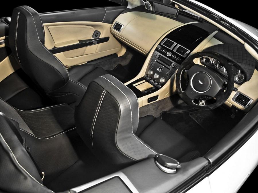 Интерьер Aston Martin DB9 Volante by Project Kahn 2011 года  (фото 2 из 7)